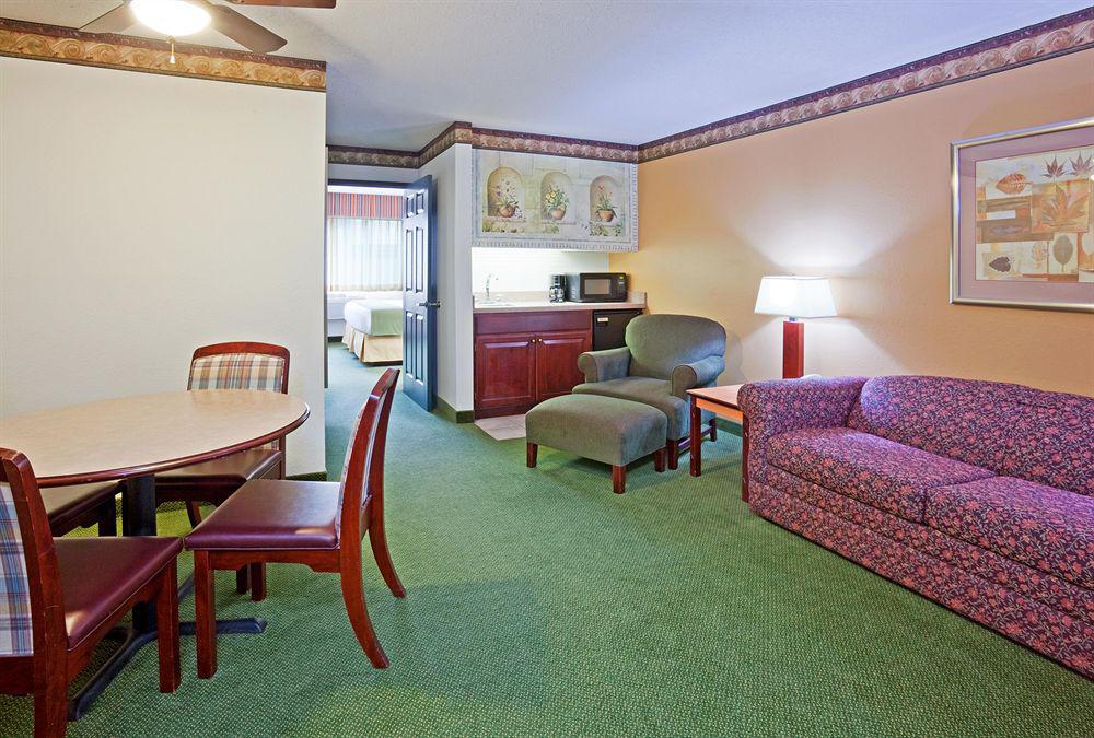 Holiday Inn Express Hotel & Suites Minneapolis-Golden Valley By Ihg Saint Louis Park Ruang foto