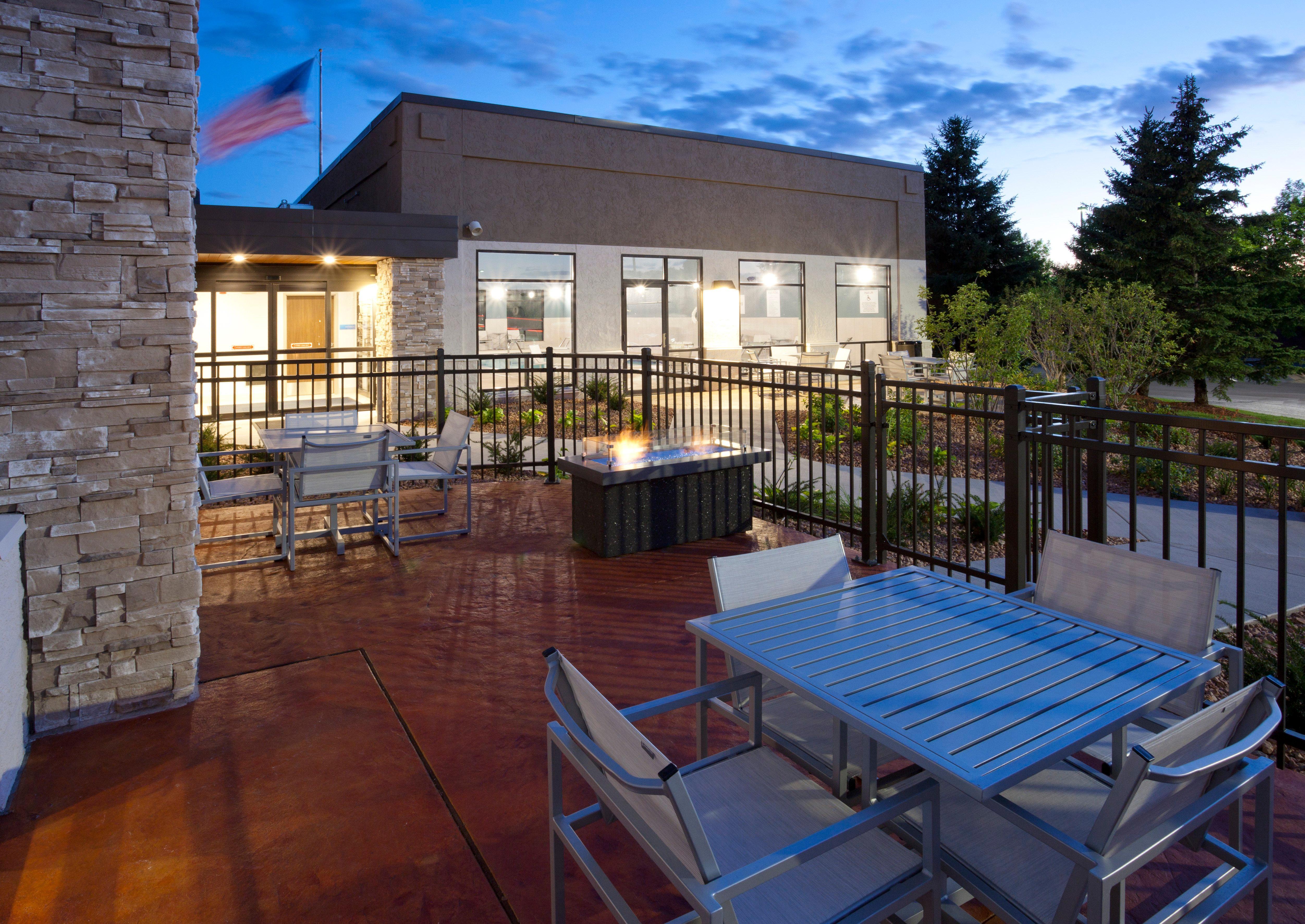 Holiday Inn Express Hotel & Suites Minneapolis-Golden Valley By Ihg Saint Louis Park Bagian luar foto